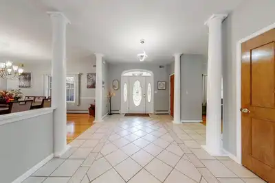 Image de Blakeslee’s Ultimate Luxury Villa: 6 Bedrooms, Movie Theater & Bar