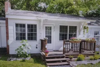 Image de Charming 1-bedroom Tiny House w/ Chickens close to Downtown and 15 min2 beach