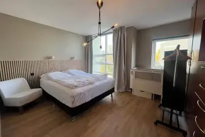 Image de Prime Location! 2br Downtown Retreat w/ Free Private Parking