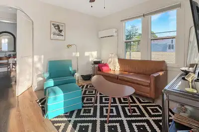 Image de Little Buddy! 3 blocks to museum