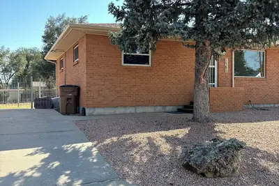 Image de Charming Duplex with New Ac & heater with WiFi