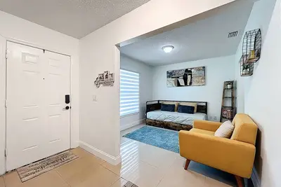 Image de Fully Furnished 4br Home w/ A/C Wi-Fi, Free Parking – Quiet Near Tampa