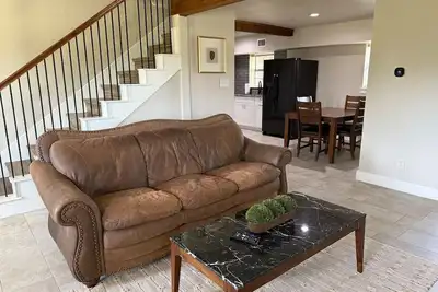 Image de Minutes off I-35w - close to all the area attractions!