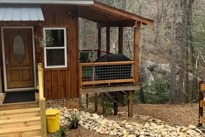 Image de 3-bedroom 2 & half baths cabin sleeps 8. Fast WiFi, directly on the Henry River.