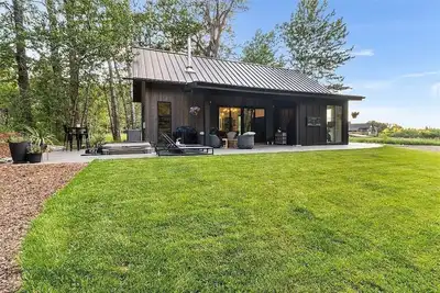 Image de Tranquil mtn house in Bozeman, walking distance to local hike! New Construction!
