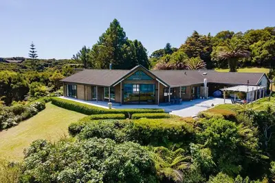 Image de Luxury Five Bedroom Private Beach Estate with Starlink