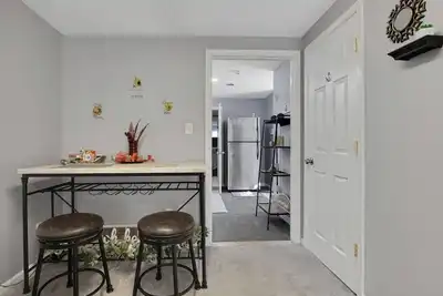 Image de Spacious Parking Bbq Patio Laundry