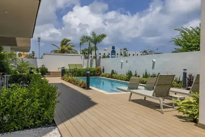 Image de Relaxing 2br2ba Condo  w/ Gym, Pool in Palm Beach!