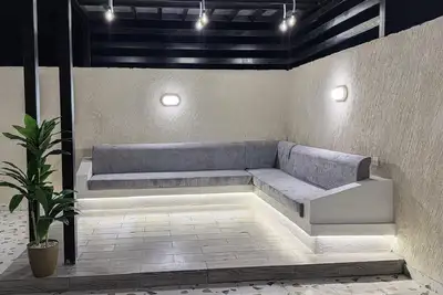 Image de دخول ذاتي -غرفتين وصاله بجلسه خارجيه جميله