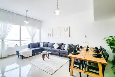 Image de Zayna House | Bright Canal view 1br in Al Reem