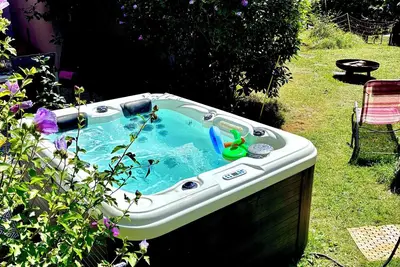 Image de Peace & relaxation in the countryside! Mediterranean country house apartment with jacuzzi