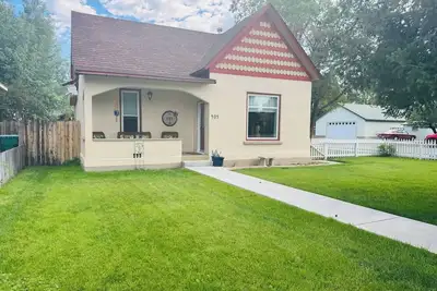 Image de Vintage House w/yard & downtown!