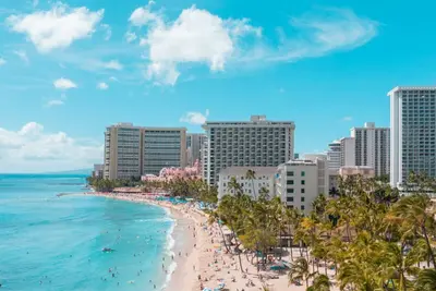 Image de Oceanview Retreat – Two Condos in Waikiki Banyan- Sleeps 8 in Total.