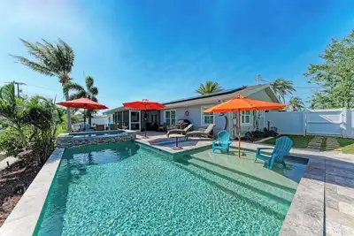 Image de Waterfront, Boat Dock, 5 Min to Ami, Heated Pool & Hottub