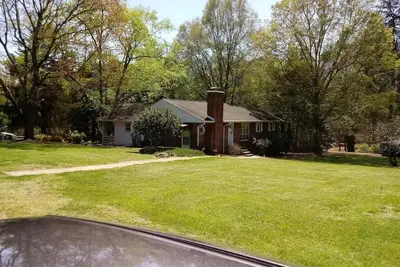 Image de Private & Peaceful w/Hot Tub, Fireplace, Popcorn Machine. 15 Mins to Everything