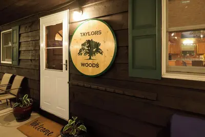 Image de Welcome to Taylor’s Woods: A Penn State-Themed Retreat!