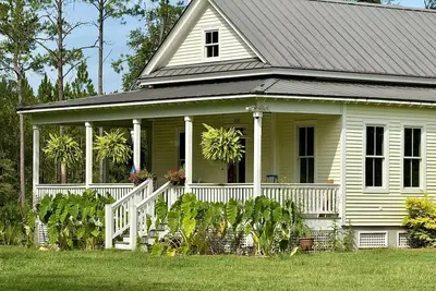 Image de Charming 3-bedroom farmhouse, w/fire pit, game room and outdoor space in Guyton