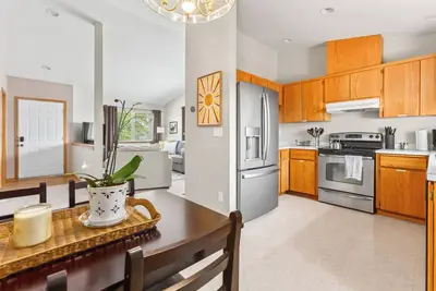 Image de Bright, Single-level 2br/2ba Townhome with Open Living Spaces and Relaxing Patio