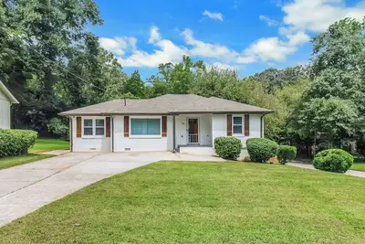 Image de Stylish 4 bed, 3 bath Home Close To Airport