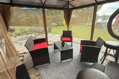 Image de If you’re looking for a lake view we have. Beautiful home right on the water!