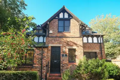 Image de Whalley Range Gem – Detached, Parking, Near City