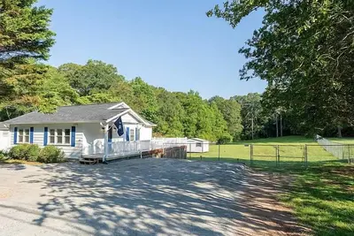 Image de Charming 2-bedroom house in Clemson 4mi. from Death Valley and 1mi. from Mac's