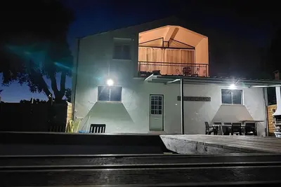 Image de In the center of town, close to culture, the beach and the mountains. Pets accepted