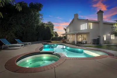 Image de Terrific 5-bedroom pool in prime location of Highland