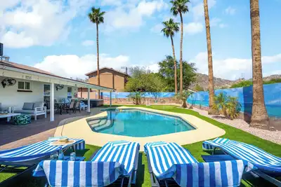Image de South Mountain Free Heat Pool & Hot Tub walk to Trails &Park New
