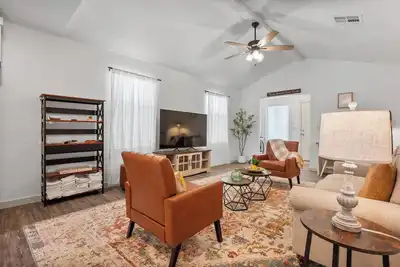Image de 88 Urban Nook, Cozy 3br, Sleeps 6, Pets + Fenced Yard