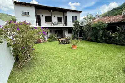 Image de Azvlik House