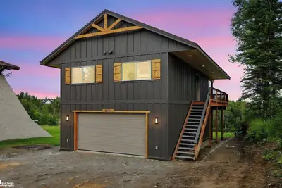 Image de Peaceful with views, brand new, 2-bedroom, 2 bathroom house on Finger Lake.