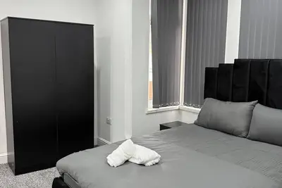 Image de Appartement paisible à Luton avec chauffage électrique et Wi-Fi