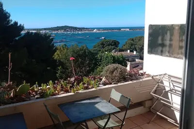 Image de Studio, superbe vue  mer, bord de mer, résidence  privée avec piscine. Tamaris