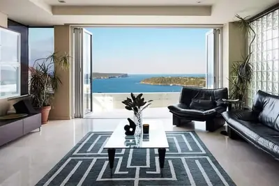 Image de Balmoral Mansion with Pool. Located near Balmoral Beach. Sauna, Jacuzzi and Gym