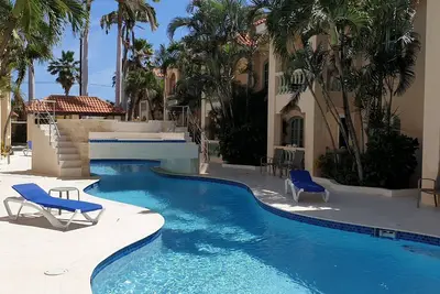 Image de ★ Cozy 1br Condo with Pool - Close to Palm Beach★★.