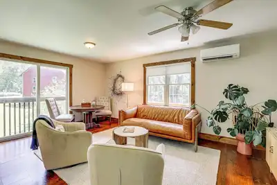 Image de Walk to River: Couple’s Retreat in Kintnersville!