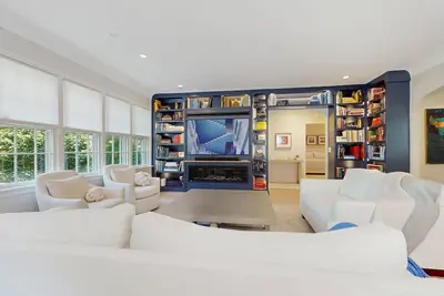 Image de Newly Remodeled Lakeview Home w/ screened porch, gas grill, & 300ft from beach