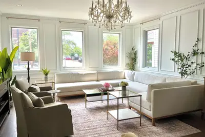 Image de 6 Bdrm/ 6 Bath Lux Avondale Home, Sleeps 15, Rooftop Deck & 2 Car Garage!