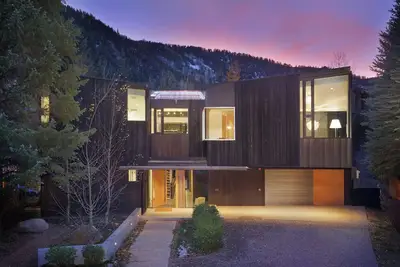 Image de Contemporary 5 bedroom Sfh home in Aspen core. Luxury, high end finishes.