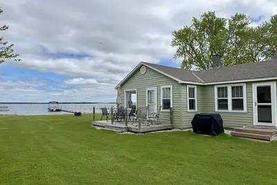 Image de Charming 2-bedroom cabin on Shawano Lake, 30 minutes from Lambeau Field