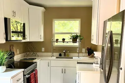 Image de Private 2 Bed and 2 Bath Adu House with Garage!