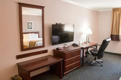 Image de Indio is Incredible - Day Inn By Wyndham - 2 Queen Bed room for Coachella