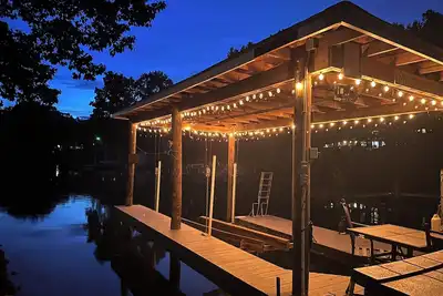 Image de Relaxing 4br in Cove Lakefront Retreat- Hot Tub, Dock, Rec. Room-Pet Friendly!