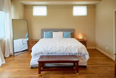 Image de Pleasant townhome with Ac in vibrant Houston