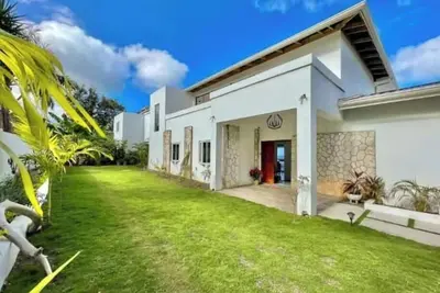 Image de Heavenly Oasis by Paradise Listing