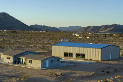 Image de Grow House by Fieldtrip - Remote Lux | 100ft Pool