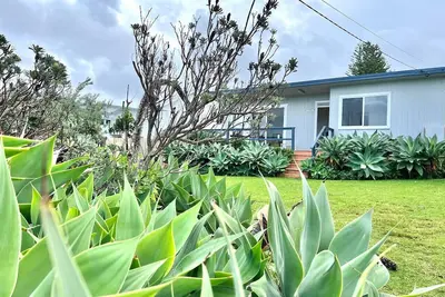 Image de Vista at Sunset beautifully renovated coastal cottage with views to the ocean