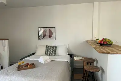 Image de BnBNook - Charming 1br by the Seine and Notre-Dame