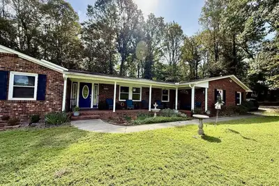 Image de 3 Bdrm in Oak Ridge. High Point, Greensboro, W. S